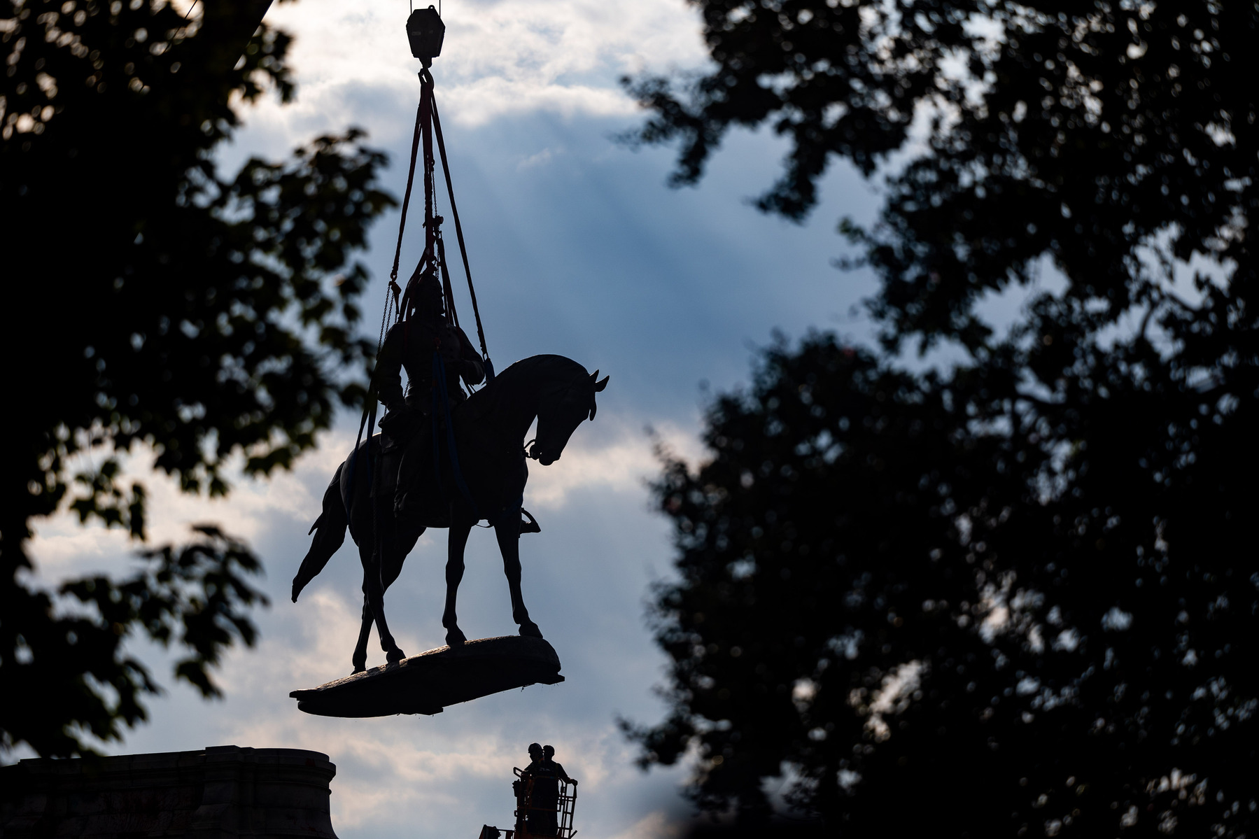 A Robert E. Lee monument is taken off of its plinth in Richmond, Va., on Wednesday, September 8, 2021.
