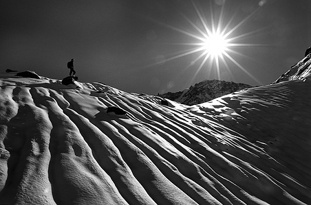Outdoor photographer Switzerland – the shadow man is a contrasty black and white picture series of mountain landscapes using the play of light, shade and back-lighting to create dramatic moods.