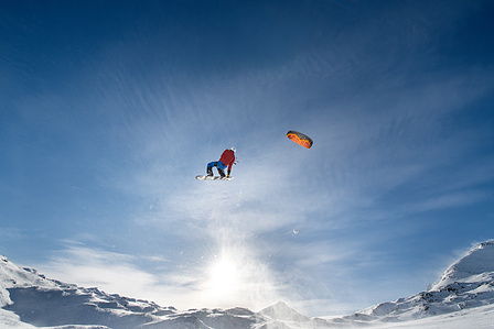 Outdoor photographer Switzerland – About 40 cm of fresh snow fell overnight and our sledges, laden with kites, camping and photographic equipment, are difficult to move across the deep snow.