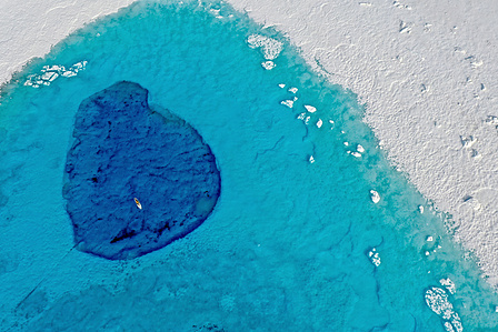 Lake on Greenlands ice sheet – Stand up paddling adventure.