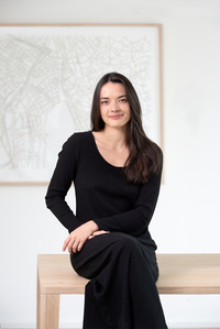 Business portrait in clean corporate environment photographed by Jean-Luc Grossmann, photographer in Zurich.