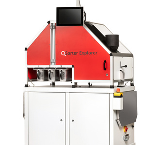 Industry photographer in Zurich shows a machine in front of a white background.