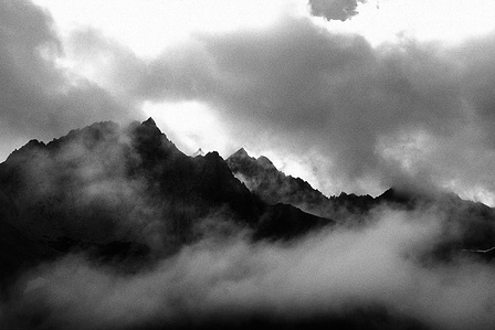Outdoor photographer Switzerland – the shadow man is a contrasty black and white picture series of mountain landscapes using the play of light, shade and back-lighting to create dramatic moods.