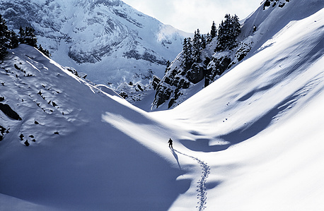 Outdoor photographer Switzerland – with snowshoes on your feet, you are free to explore.