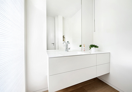 Interior photography of bathroom.