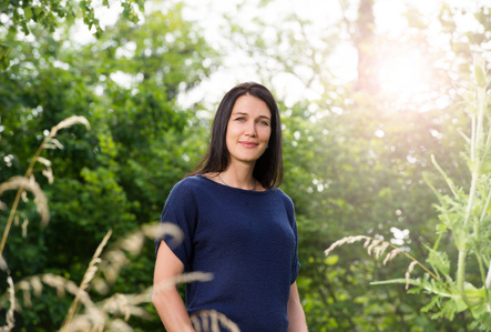 Professional photographer from Zurich, Switzerland – Sophie Nebeling standing in green surrounding.