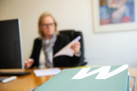 Reportage photography in office with background blurred.