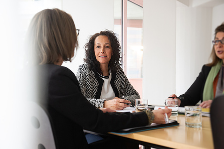 Discussion in a meeting room.