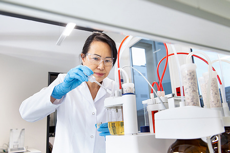 Pharmaceutical photography of person working in the lab in Zurich.