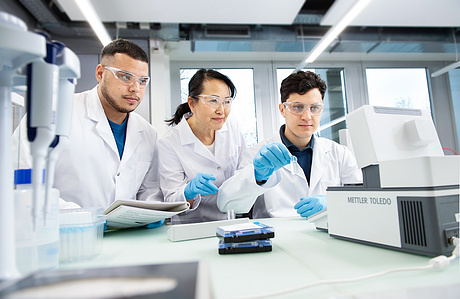 Pharma photography of 3 employees working together in the lab in Zurich, Switzerland.