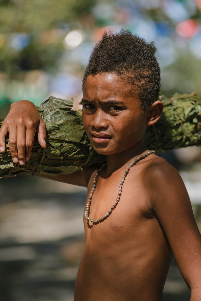 Aeta delegate from Bataan carrying a bunch of "banoot" usually used for honey collection, Indigenous People, Filipino