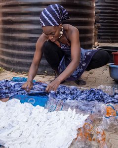 Kemi Alaro designing a fabric. January, 29 2022. Abuja, Nigeria.