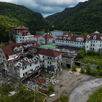 Stopped by the Balsams Hotel in Colebrook, NH to get a view of it with the drone. #BalsamsHotel #whitemountains