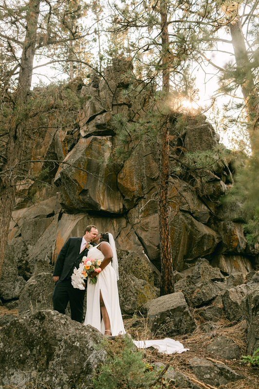 celebration of a bend oregon wedding at the riverhouse lodge