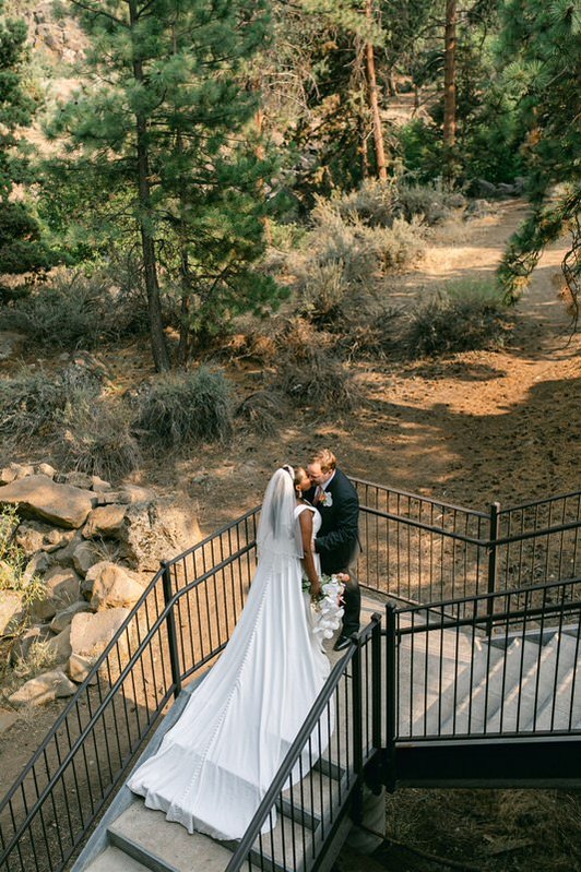 bend oregon riverhouse lodge wedding photographer
