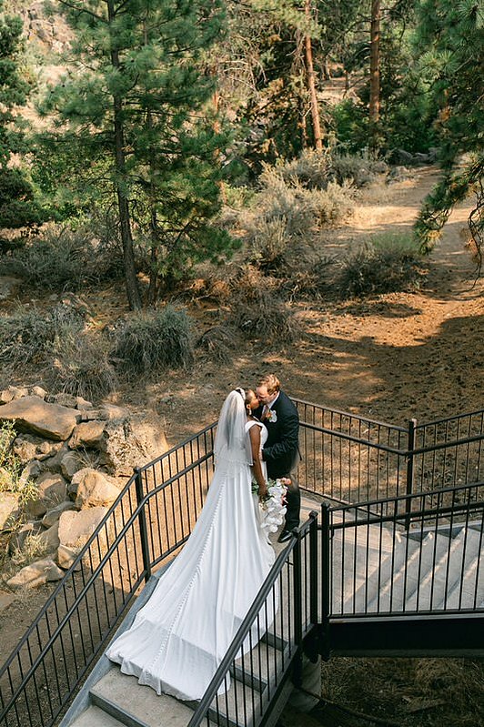 bend oregon riverhouse lodge wedding photographer