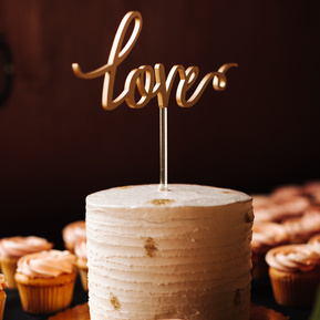 detroit athletic club wedding photography ideas minimalist cake with creative love sign topper wedding details