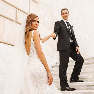 wedding photos at the Detroit Institute of Arts Museum, wedding photography ideas in Detroit