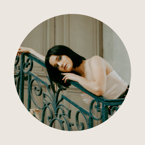 Martina Pronzello, photographe professionnelle basée à Rennes, propose des portraits, photos e-commerce, packshots, famille et mariage. Séances photo en Bretagne, photographe en Ille-et-Vilaine