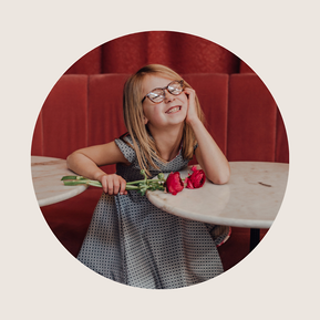 Martina Pronzello, photographe professionnelle à Rennes, réalise des portraits, photos de e-commerce, packshots, et clichés de famille et couple. Séances photo en Bretagne, photographe en Ille-et-Vilaine, portraits pour entreprises