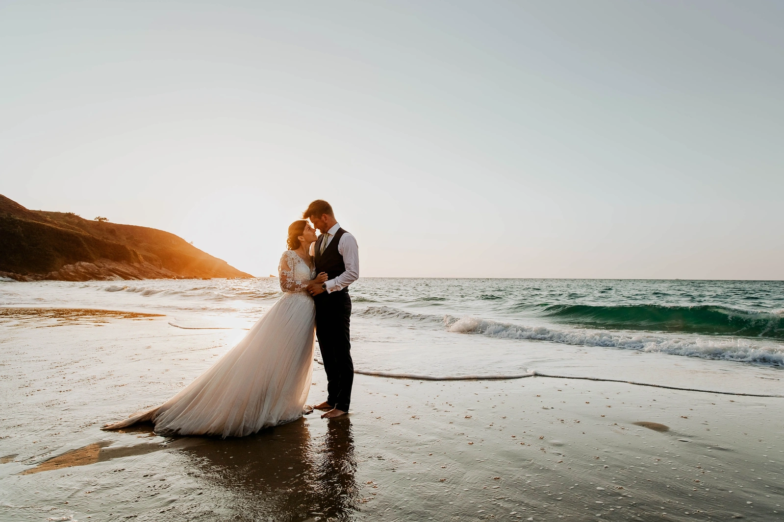Martina Pronzello, photographe à Rennes, propose des séances photo couples pour capturer des moments intimes et authentiques. Portraits de couples en studio ou en extérieur, séances photo personnalisées en Bretagne