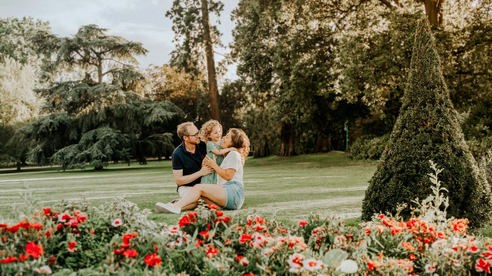 Séance photo couple avec Martina Pronzello : photographe à Rennes, portraits naturels en studio ou en extérieur. Immortalisez vos moments à deux avec une séance photo couple sur mesure en Bretagne
