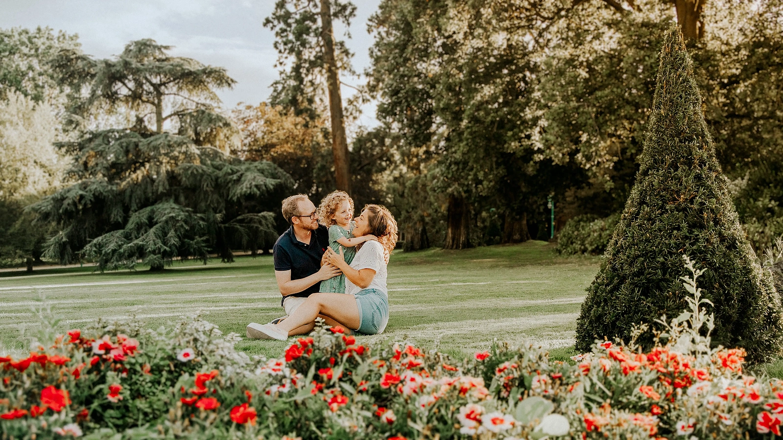 Séance photo couple avec Martina Pronzello : photographe à Rennes, portraits naturels en studio ou en extérieur. Immortalisez vos moments à deux avec une séance photo couple sur mesure en Bretagne
