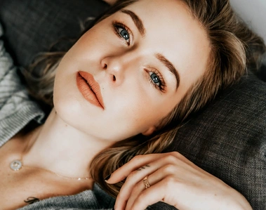 Formation de photographie avec Martina Pronzello : apprendre Lightroom, la retouche peau, apprentissage du mode manuel. Ateliers à Rennes, formations photo en visio, sur Bruz, Chantepie, Saint Grégoire