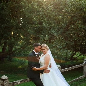 Martina Pronzello, photographe mariage à Rennes, propose des prestations de mariage photo : reportage mariage, elopement, portraits de mariés, photos de cérémonie civile ou laïque, robe de mariée et vin d'honneur en Bretagne et Ille-et-Vilaine