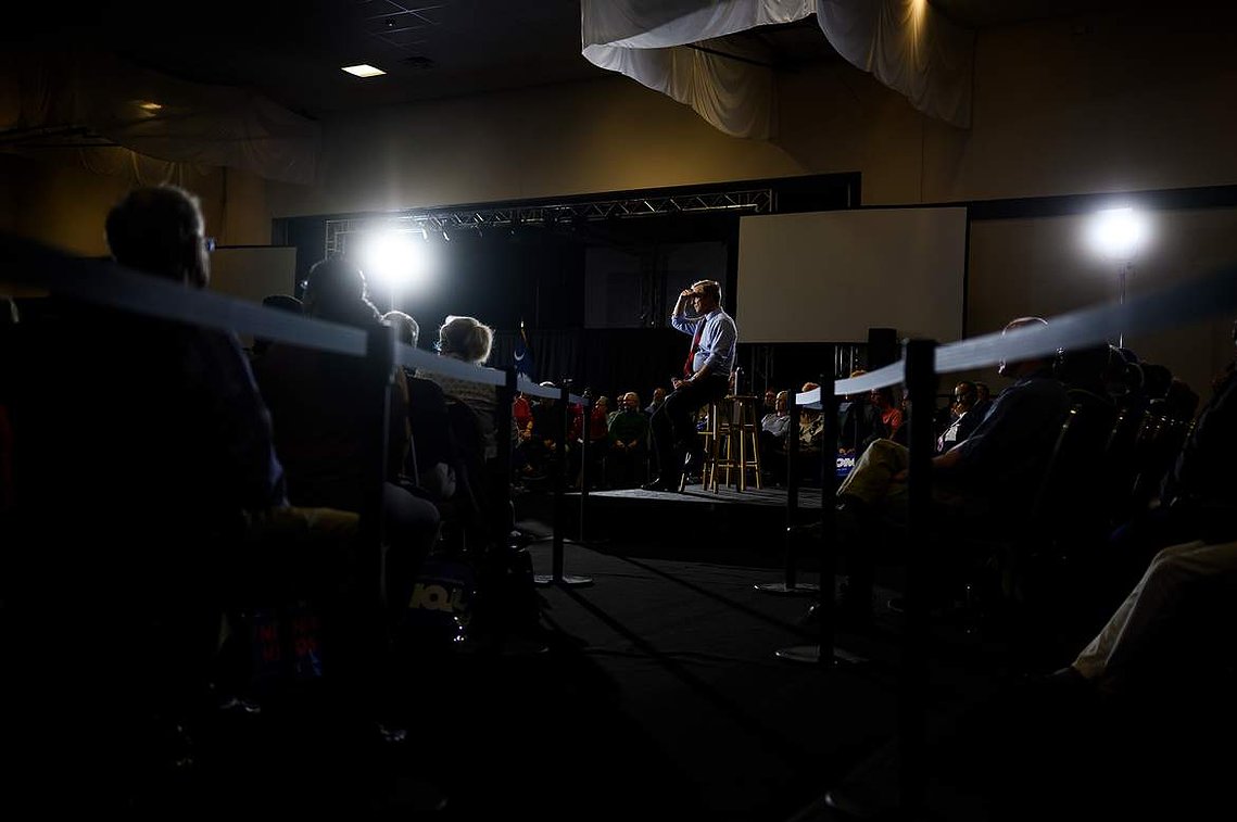 Democratic presidential hopeful Tom Steyer covers his eyes from the bright lights as he campaigns at the West End Community Development Center Monday, Feb. 17, 2020.
