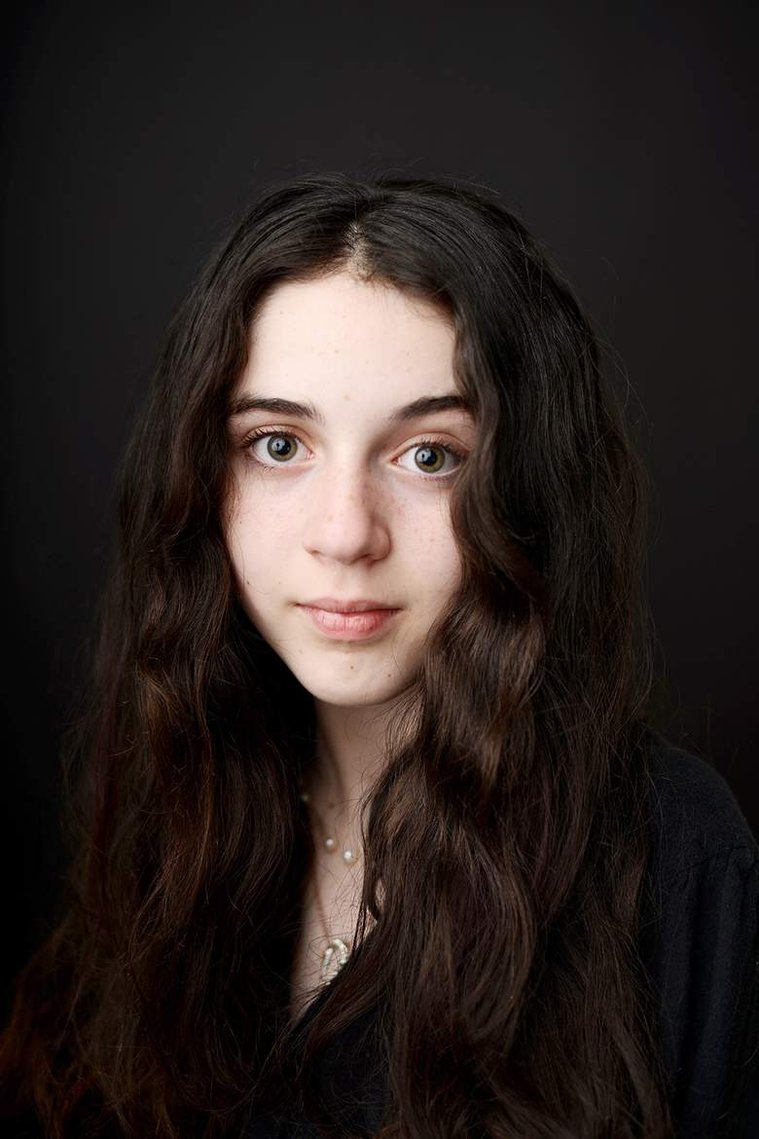 Contemporary tween girl Northampton studio portrait by Nikki Gardner Photography