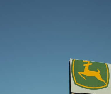 Brocken John Deere sign, Thessaloniki,Greece, ©Patroklos Skafidas, Antenas~
