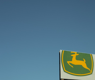 Brocken John Deere sign, Thessaloniki,Greece, ©Patroklos Skafidas, Antenas~