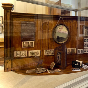 Image by Spencer Rowell

Installation as part of the exhibition 'Squaring the Circle: Neo-Pictorialism in the 21st Century'