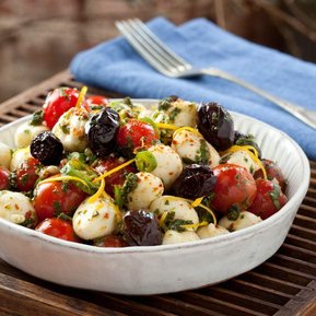 mozarellalı zeytin salatası