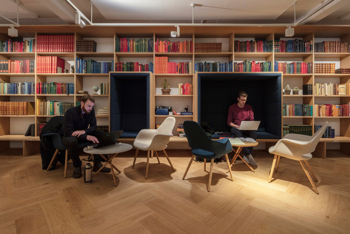 DET KGL. BIBLIOTE Arkitema Architects Fotograf Niels Nygaard
Arkitektur fotografi Aarhus Denmark Jylland Photography
www.nielsnygaard.dk interiør interior visit living architecture lamps dinesen boksning tabel wooden floor