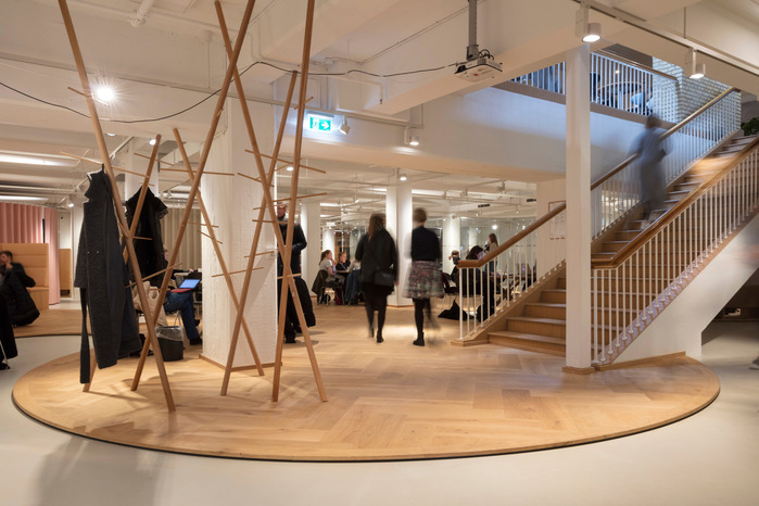 DET KGL. BIBLIOTE Arkitema Architects Fotograf Niels Nygaard
Arkitektur fotografi Aarhus Denmark Jylland Photography
www.nielsnygaard.dk interiør interior visit living architecture lamps dinesen boksning tabel wooden floor
