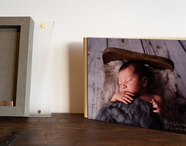 High quality Newborn photography photo albums, offered by Helen Putsman, Newborn photographer, in Chêne-Bougeries, Geneva, Switzerland.