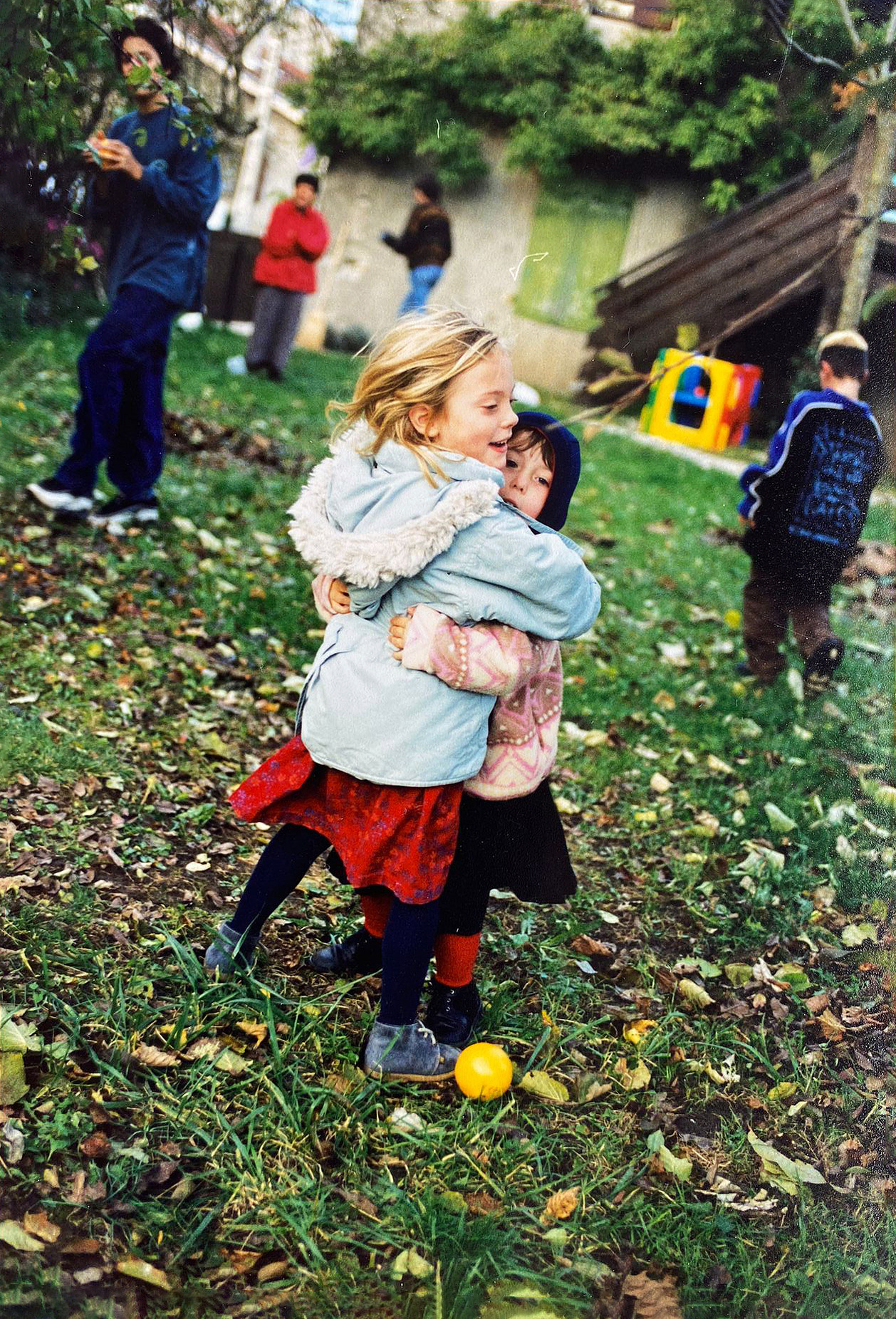 Photos taken during my daughter s 4th birthday party in the garden. It shows early friendships. Children love to see photos of themselves when they were young.