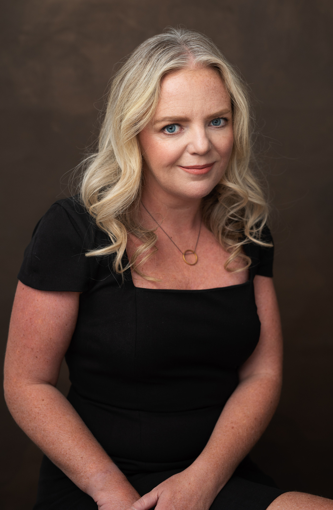 Welcome to my portrait - headshot photography fees page, I offer LinkedIn  C.V. profile photos and Personal Branding Portraits for business and glamorous portraits for your own self-esteem. Choose from various packages shown here.