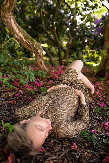 Alejandra Alvades Gross expresses her deep appreciation for the photography I did of her when she was pregnant. I also photographed her family in the parc des Eaux-Vives.