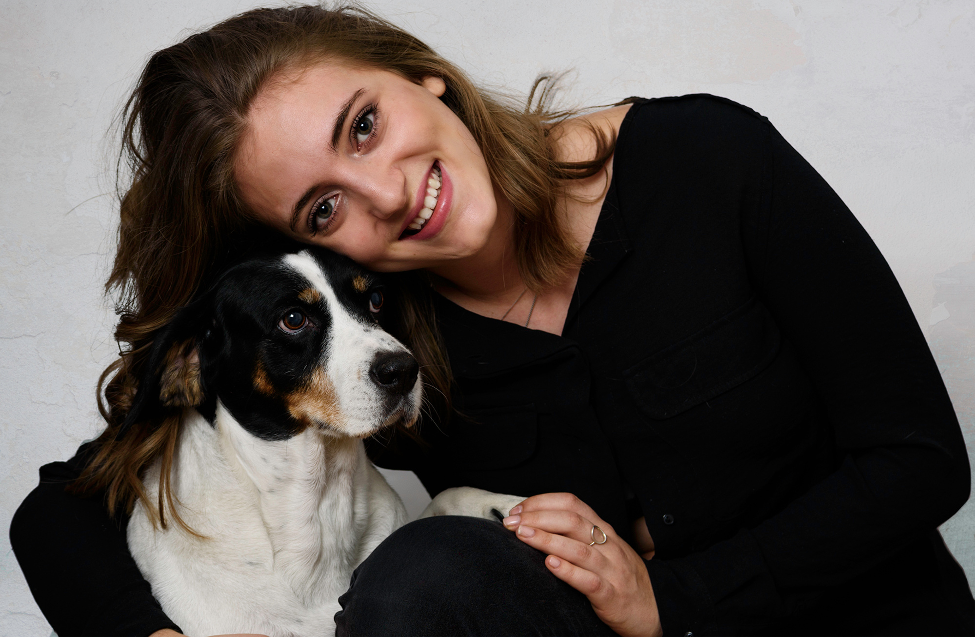 Portrait - Headshot Photography Packages, I offer LinkedIn  C.V. profile photos and Personal Branding Portraits for business and glamorous natural portraits for yourself.
Forfaits de photographie de Portrait et Headshot, je propose des photos de profil.