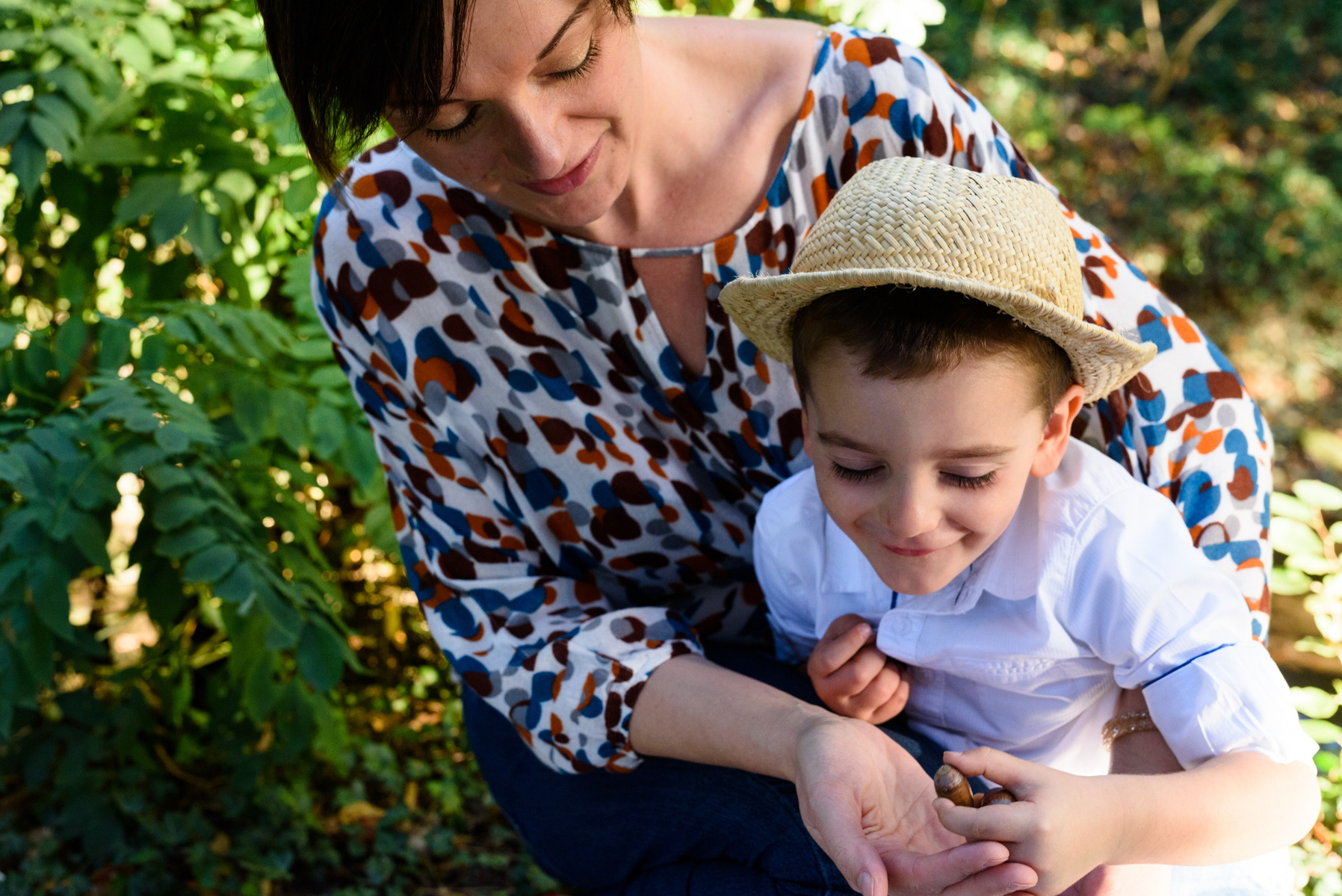 Mother and son family lifestyle portrait portrait taken at the Seymaz behind my home-studio in Chêne-Bougeries, Geneva.