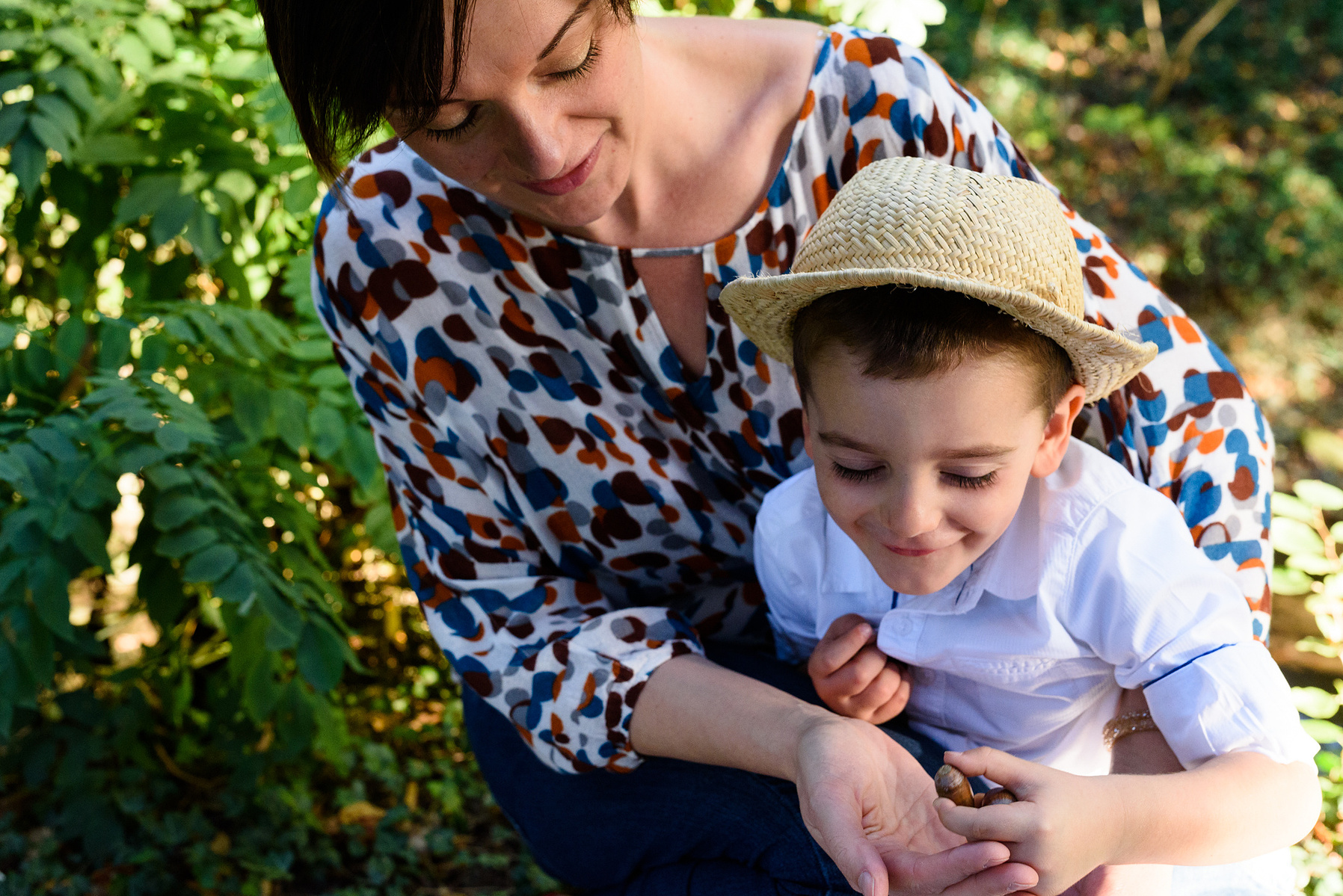 Mother and son family lifestyle portrait portrait taken at the Seymaz behind my home-studio in Chêne-Bougeries, Geneva.
