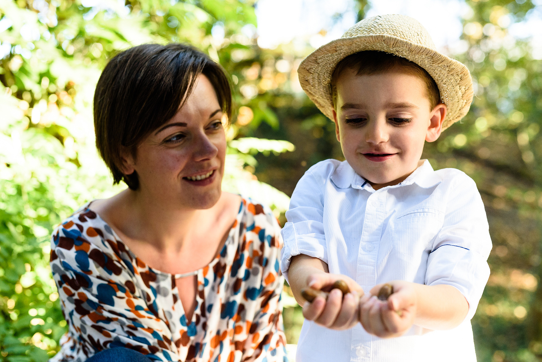Mother and son family lifestyle portrait portrait taken at the Seymaz behind my home-studio in Chêne-Bougeries, Geneva.