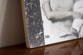 Here you can see the texture of the Photoblock close up on a black and white image.
