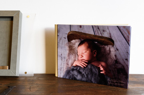 Beautiful portrait of a newborn boy taken in my Geneva studio (Switzerland), and then the photos were printed in a customisable GoBook album from Graphistudio. 