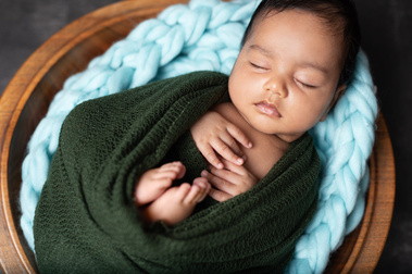 Manf was super happy with the newborn - family photography I did of her son with and without his loving parents.