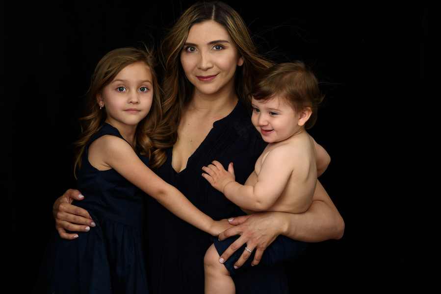 Mother holds a child on each side of her for a "Mummy and Me" photoshoot. Memories like this can be created with one of Geneva's leading portrait photographers. https://www.helenputsman.com/
