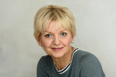 Portrait - Headshot photography by Helen Putsman. My client expresses her appreciation and thanks.
